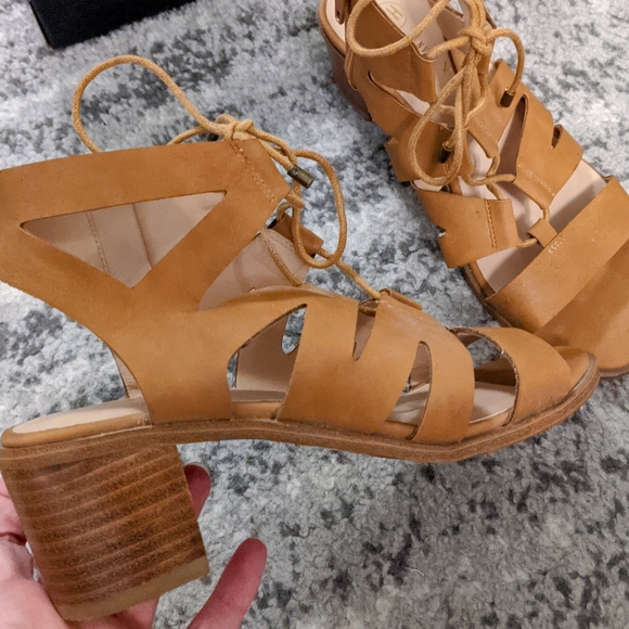 Denver Hayes Lace Up Heels in Camel | Size 7 - Picture 4 of 8